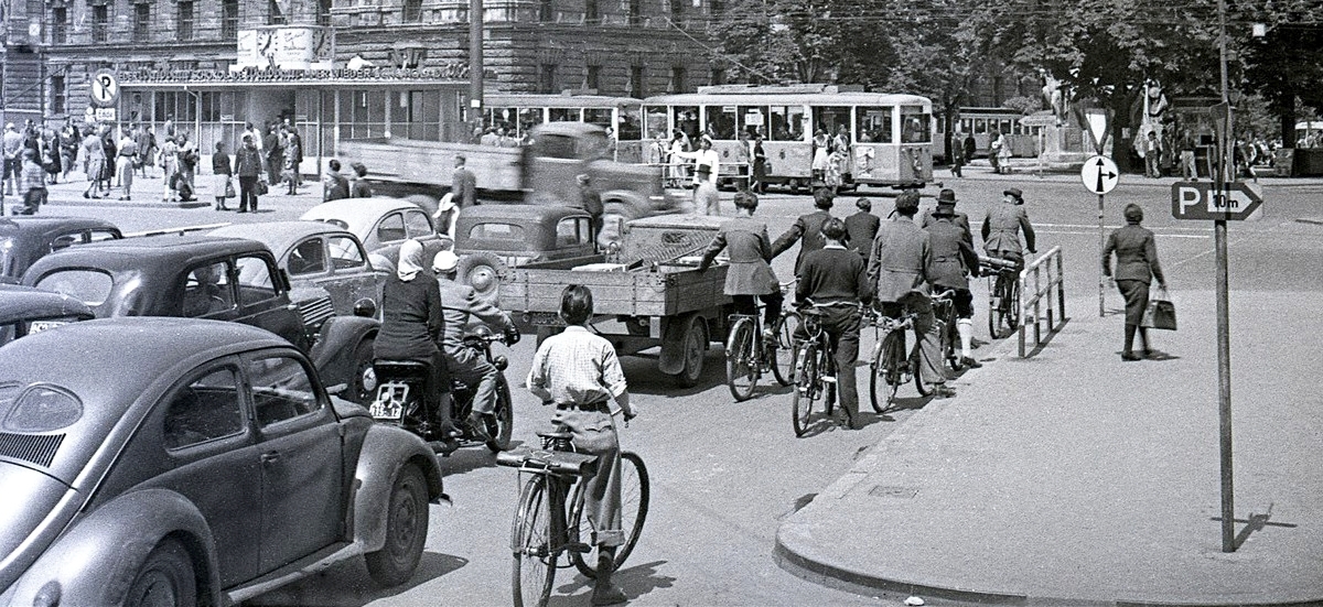 um 1955 zwischen Justizpalast und Lenbachplatz